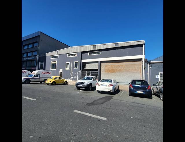 2,400M² WAREHOUSE FOR SALE IN NORTH BEACH